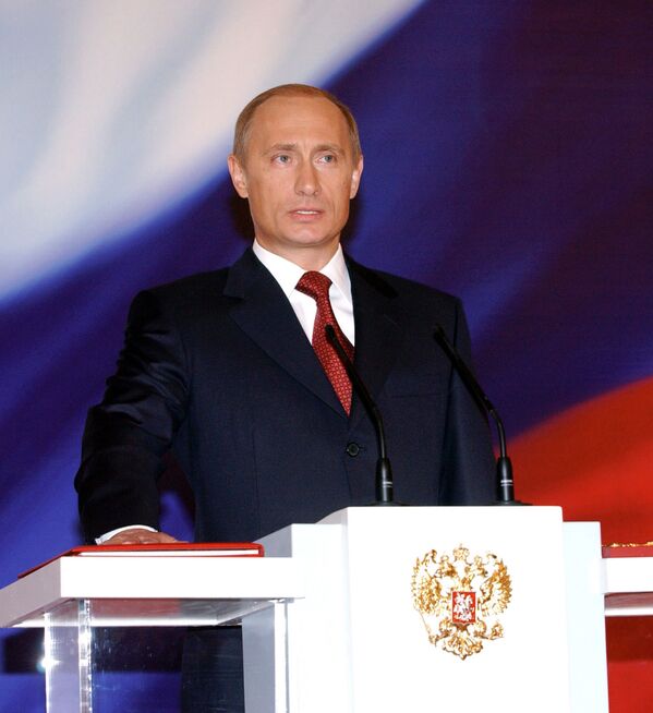 سخنرانی رسمی ولادیمیر پوتین رئیس جمهور روسیه پس از برگزیده شدن در انتخابات 2004 - اسپوتنیک ایران  