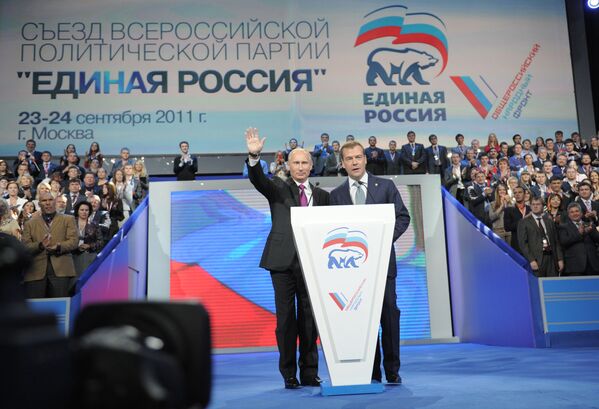 ولادیمیر پوتین رئیس جمهور روسیه و دیمیتری مدودوف رئیس جمهور سابق روسیه در سال 2011 - اسپوتنیک ایران  
