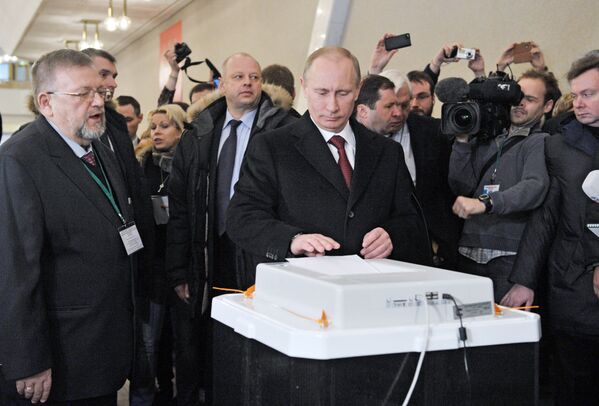 ولادیمیر پوتین در مراسم انتخابات ریاست جمهوری روسیه در سال 2012 در ساختمان آکادمی علمی روسیه - اسپوتنیک ایران  