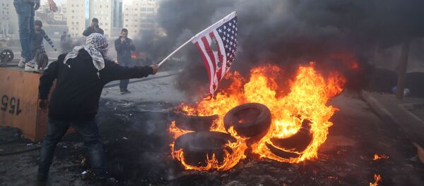 تظاهر کنندگان فلسطینی علیه به رسمیت شناختن اورشلیم به عنوان پایتخت اسرائیل تظاهر کنندگان فلسطینی علیه به رسمیت شناختن اورشلیم به عنوان پایتخت اسرائیل - اسپوتنیک ایران