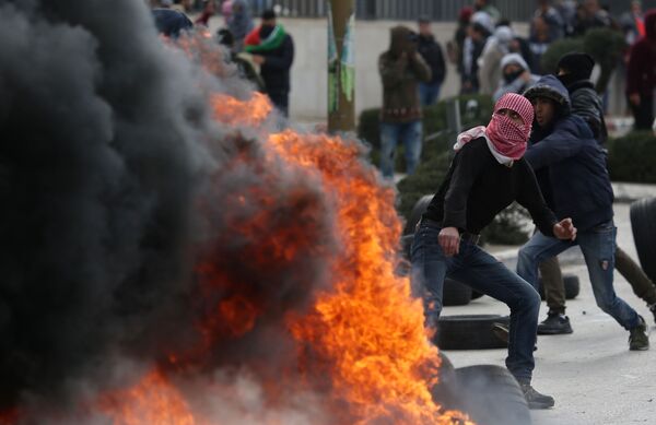 تظاهر کنندگان فلسطینی علیه به رسمیت شناختن اورشلیم به عنوان پایتخت اسرائیل - اسپوتنیک ایران  