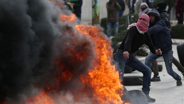 معترضان در بیت لحم پرچم اسرائیل را سوزاندند و خیابان را مسدود کردند - اسپوتنیک ایران  