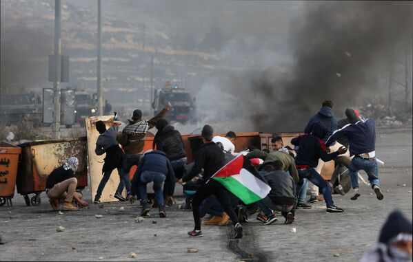 تظاهر کنندگان فلسطینی علیه به رسمیت شناختن اورشلیم به عنوان پایتخت اسرائیل - اسپوتنیک ایران  