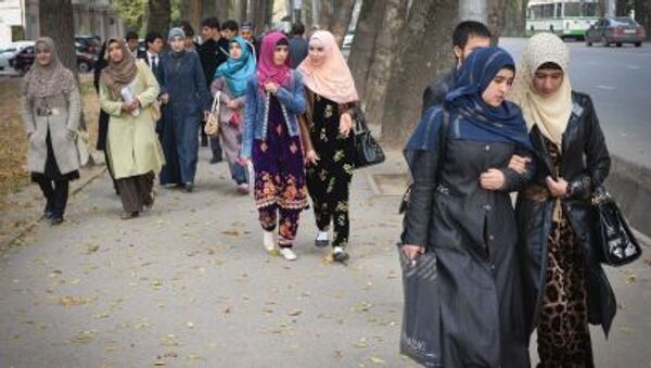 سازمان ملل خواستار از تاجیکستان خواست تا به زنان تاجیک اجازه ازدواج با خارجی ها را بدهد - اسپوتنیک ایران  