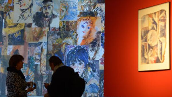 لودمیلا ژیژنکو هنرمند 64 ساله بلاروس، نقاشی هایی حیرت انگیزی با نفت می کشد. او در نقاشی هایش از نفت خام به عنوان عنصر اصلی رنگ نقاشی هایش استفاده می کند. - اسپوتنیک ایران  