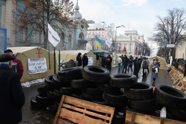 طرفداران ساکاشویلی در چادرها کنار ساختمان مجلس اوکراین - اسپوتنیک ایران  