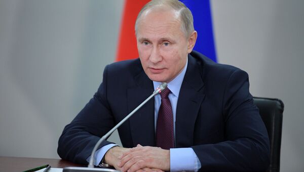 Президент РФ Владимир Путин проводит совещание по вопросам развития проектов производства сжиженного природного газа во время посещения завода Ямал СПГ - اسپوتنیک ایران  