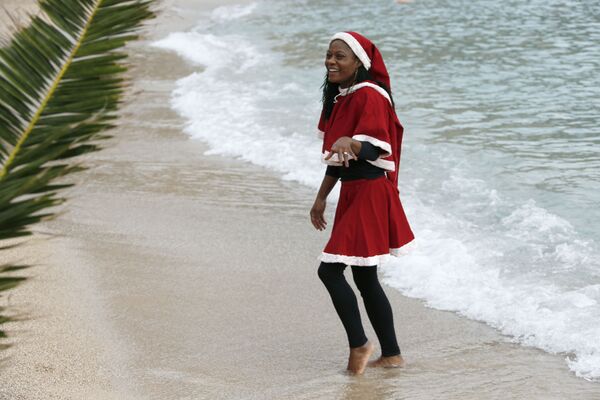دختری با لباس بابانوئل در جشن کریسمس در موناکو - اسپوتنیک ایران  