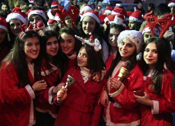 دختران سوریه ای در لباس بابانوئل - اسپوتنیک ایران  