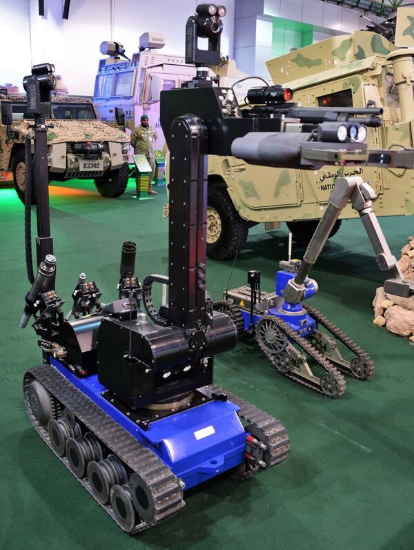 ربات های ارتش کویت در نمایشگاه بین المللی تسلیحات و تجهیزات نظامی  Gulf Defence & Aerospace-2017 در کویت - اسپوتنیک ایران  
