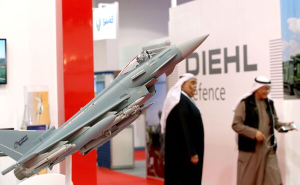 مدل جنگنده چند منظوره  Eurofighter Typhoon در نمایشگاه بین المللی تسلیحات و تجهیزات نظامی  Gulf Defence & Aerospace-2017 در کویت - اسپوتنیک ایران  