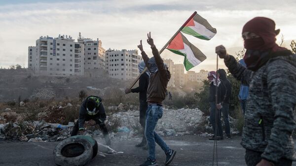 تظاهرات ساکنین کرانه باختری علیه تشکیلات خودگردان فلسطین - اسپوتنیک ایران  