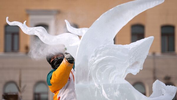شرکت کننده فستیوال مجسمه های یخی  تمسک کریستالی در تمسک - اسپوتنیک ایران  