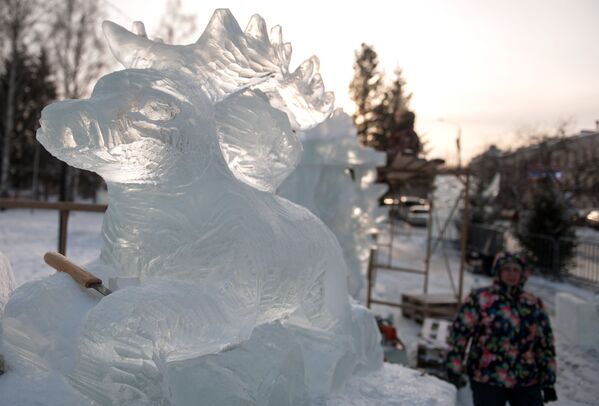 مجسمه های یخی  تمسک کریستالی در تمسک - اسپوتنیک ایران  