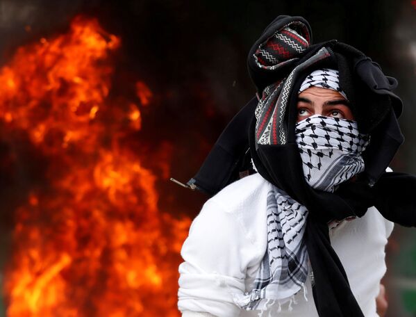 یکی از معترضان فلسطینی در تظاهرات ضد اسرائیلی - اسپوتنیک ایران  