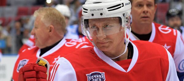 ولادیمیر پوتین در مسابقه هاکی ولادیمیر پوتین در مسابقه هاکی - اسپوتنیک ایران