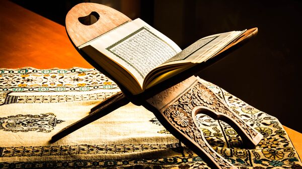 مرمت پررمزو راز ترین قرآن ایران +عکس - اسپوتنیک ایران  