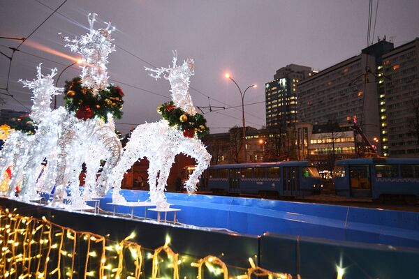 مجسمه های سال نو با لامپ های رنگی و درخشان در مسکو - اسپوتنیک ایران  