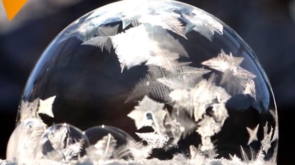 حتی حباب صابون نیز در سرمای روسیه زیبا می شود + فیلم - اسپوتنیک ایران  