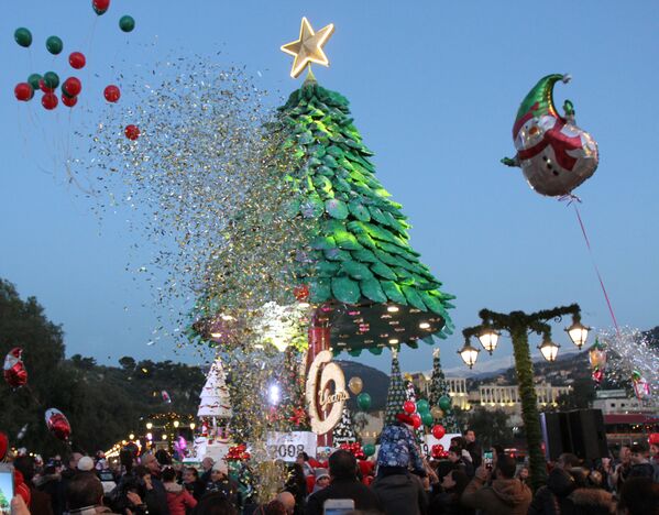 درخت کریسمس در لبنان - اسپوتنیک ایران  