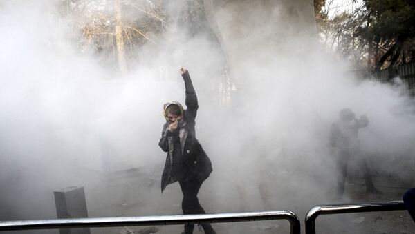 اعلام اسامی سازمانهای هدایت کننده اعتراضات در ایران - اسپوتنیک ایران  