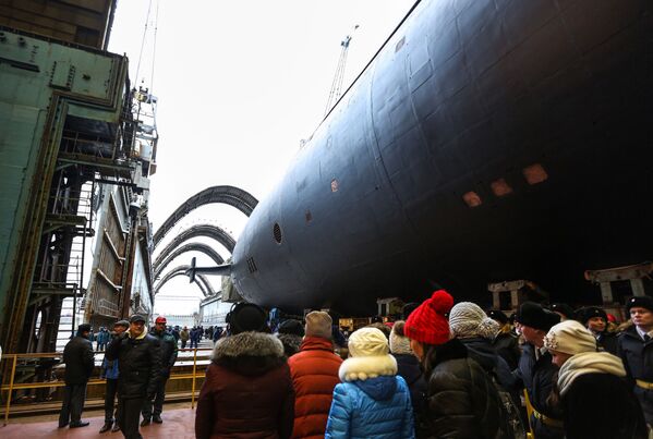 مراسم تحویل یک زیردریایی جدید با موشک بالستیک به نام 'شاهزاده ولادیمیر' - اسپوتنیک ایران  