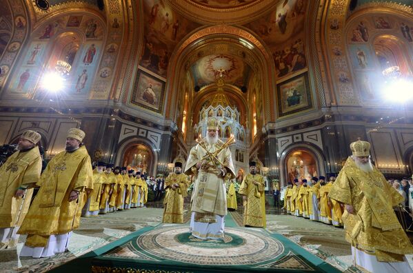 اسقف اعظم مسکو و کل روسیه کریل در مراسم تولد حضرت مسیح در کلیسای مسیح منجی - اسپوتنیک ایران  