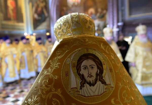 کشیشان در کلیسای مسیح منجی در مسکو قبل از مراسم تولد حضرت عیسی - اسپوتنیک ایران  