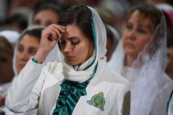 دختران داوطلب در کلیسای مسیح منجی در مراسم تولد حضرت عیسی - اسپوتنیک ایران  