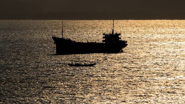 انتقال نفتکش توقیف شده ایرانی به یک جزیره در اندونزی - اسپوتنیک ایران  