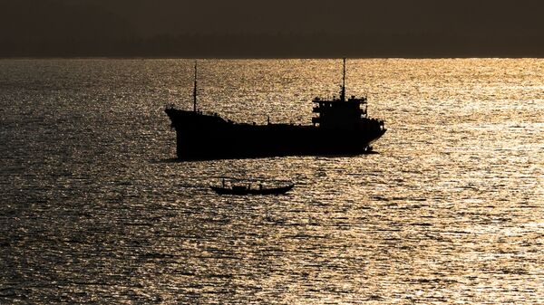 آخرین وضعیت نفتکش حادثه دیده ایرانی در دریای سرخ  - اسپوتنیک ایران  