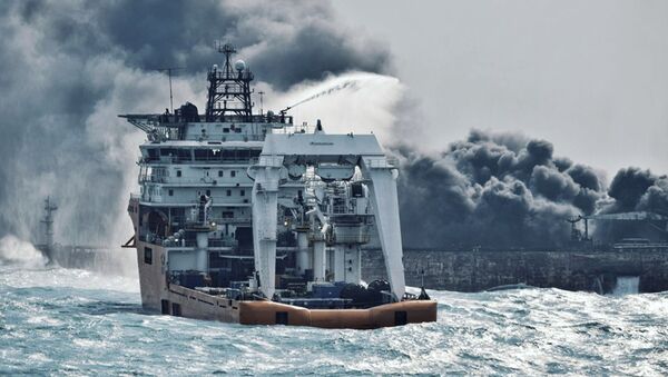 آخرین جزئیات حادثه ناگوار نفتکش «سانچی» - اسپوتنیک ایران  