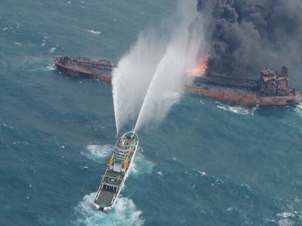 آتش سوزی در نفتکش ایرانی سانچی - اسپوتنیک ایران  