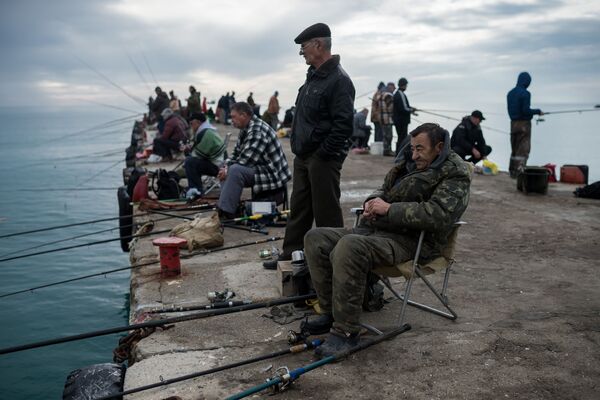 ماهیگیران در ساحل سوداک - اسپوتنیک ایران  
