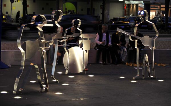 مجسمه های فاب فور در میدان بیتلز-پلاتز در هامبورگ آلمان - اسپوتنیک ایران  