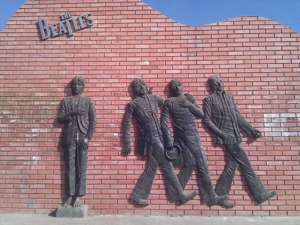 مجسمه گروه بیتلز در اولان باتور مغولستان - اسپوتنیک ایران  