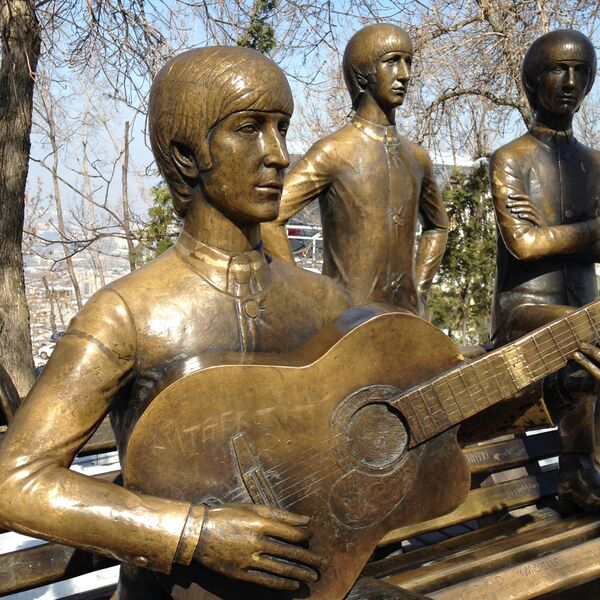 مجسمه گروه بیتلز در قزاقستان - اسپوتنیک ایران  