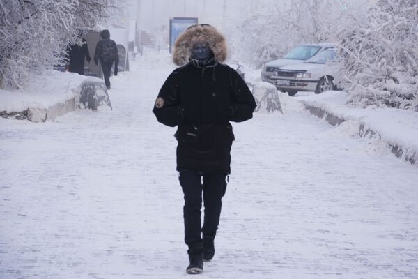 یکی از اهالی شهر در سرمای شهر یاکوتسک - اسپوتنیک ایران  