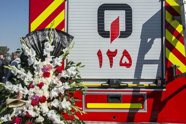 مراسم اولین سالگرد جان باختن آتش نشانان حادثه پلاسکو - بهشت زهرا، تهران - اسپوتنیک ایران  