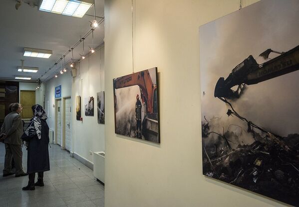 برگزاری نمایشگاه های عکس از حادثه پلاسکو در سطح شهر تهران - اسپوتنیک ایران  