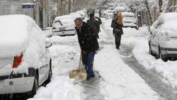  به دلیل کولاک برف، برق 156 هزار مشترک در ایران قطع شد  - اسپوتنیک ایران  