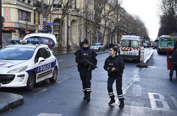 پلیس های فرانسوی در شمال پاریس - اسپوتنیک ایران  