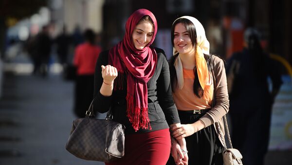 دختران در شهر گروزنی - اسپوتنیک ایران  