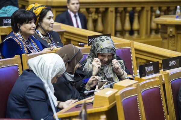 نمایندگان زن در نشست شورای بین پارلمانی در سن پیترزبورگ - اسپوتنیک ایران  