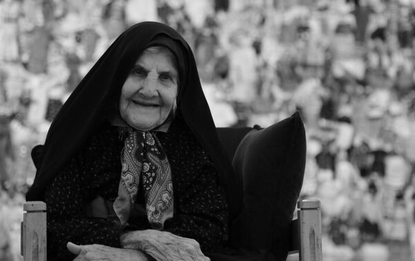 عروسک ساز 91 ساله ایرانی آرزو دارد در روسیه نمایشگاه برپا کند - اسپوتنیک ایران  