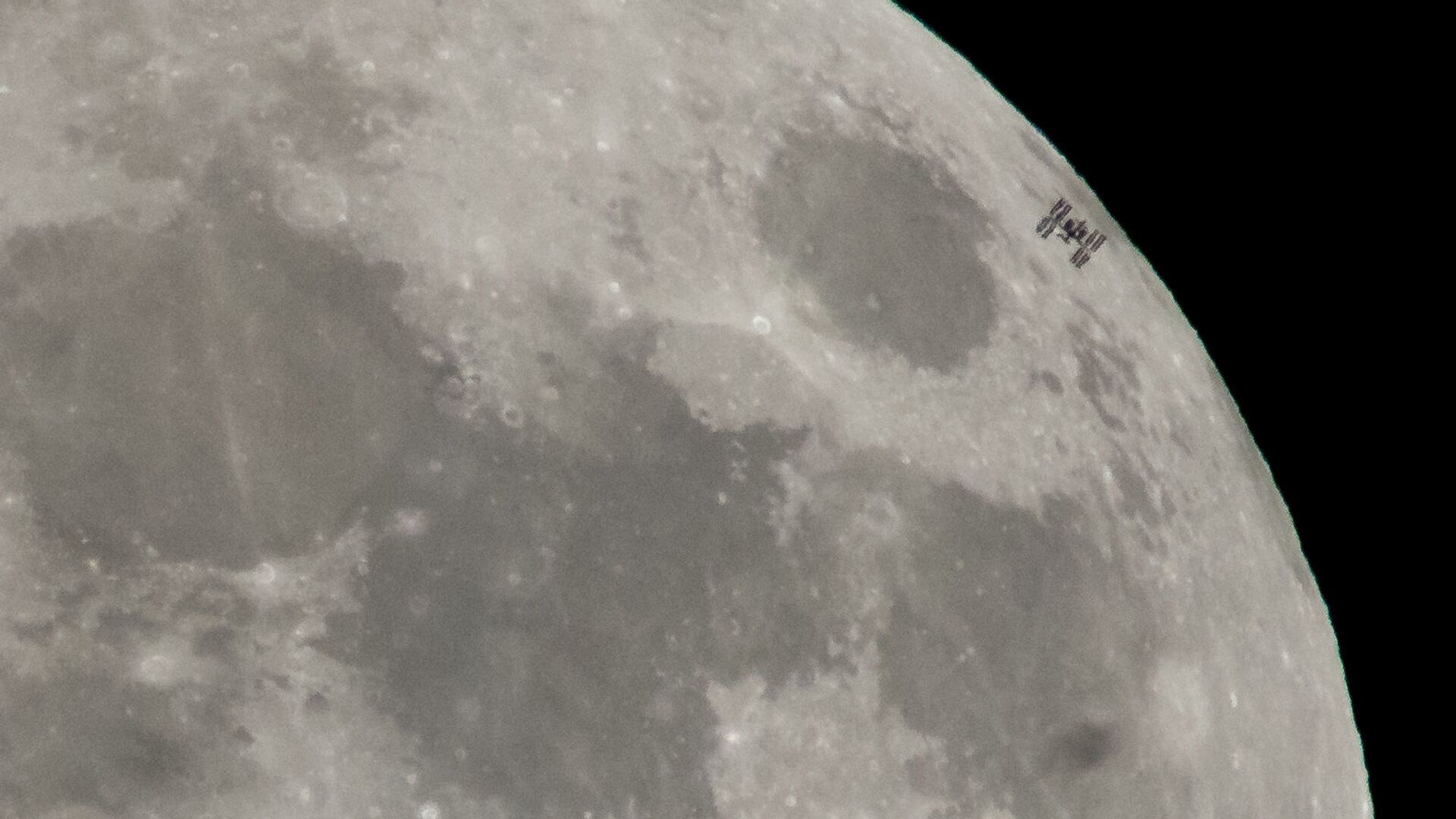 МКС на фоне Луны  - اسپوتنیک ایران  , 1920, 10.08.2023