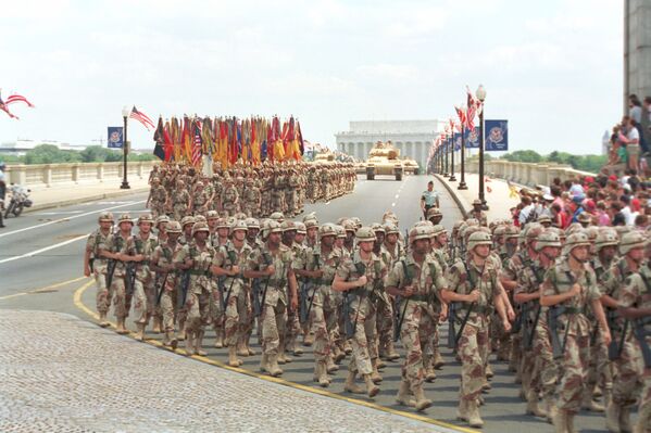 رژه نظامی به مناسبت اتمام پیروزمندانه عملیات نظامی در خلیج فارس مرکز واشنگتن ، 8 ژوئن 1991 - اسپوتنیک ایران  