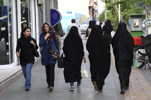 دختران ایرانی در تهران - اسپوتنیک ایران  