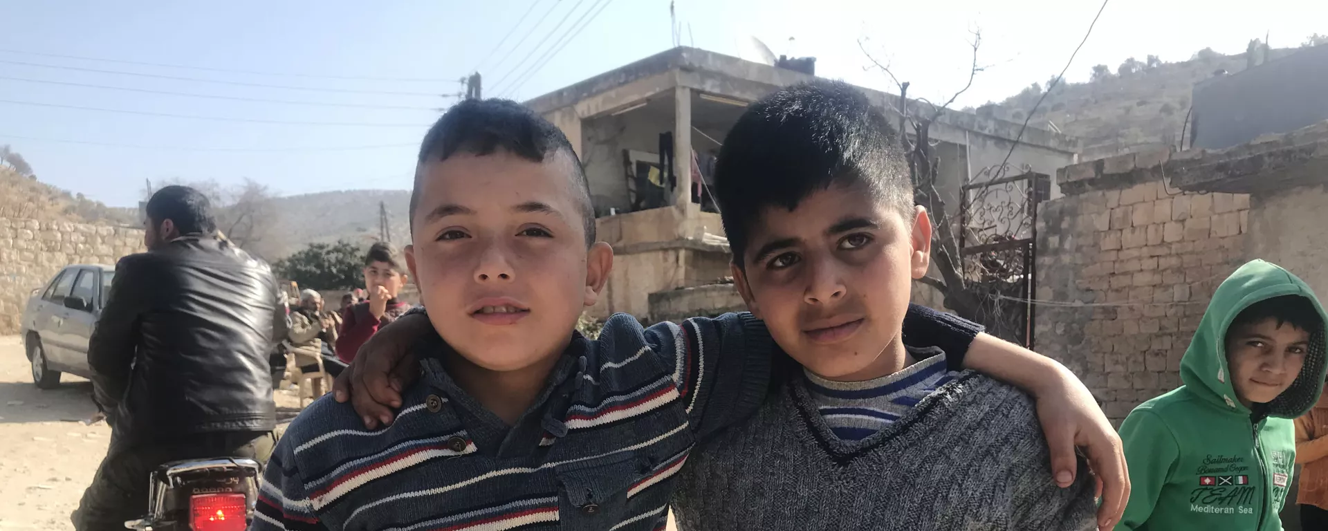 مکالمه بازیگر قوی‌هیکل تئاتر و سینمای ایران با دو کودک فال فروش +ویدئو - اسپوتنیک ایران  , 1920, 27.12.2021