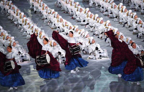 هنرمندان در مراسم افتتاحیه بازی های المپیک 2018 کره جنوبی - اسپوتنیک ایران  